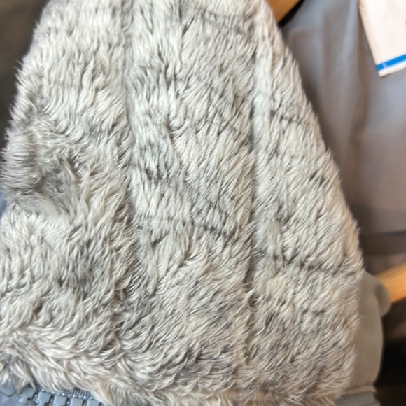 Columbia sportswear company with fur trim - Picture 10 of 12